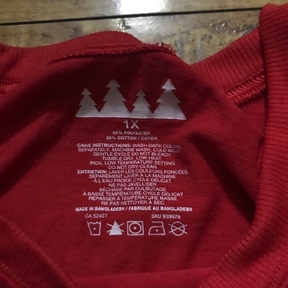 🎄👚Cute Christmas shirt👚🎄 - Picture 2 of 2